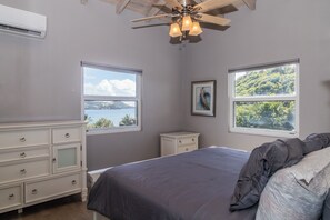 1 dormitorio, mobiliario individual, tabla de planchar con plancha