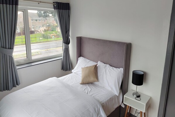 Dobbeltrom – standard | Skrivebord, wi-fi (inkludert) og sengetøy