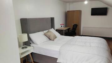Apartment, 1 Bedroom | Desk, free WiFi, bed sheets