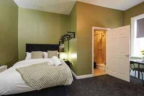 Individually furnished, laptop workspace, soundproofing - BV Aparthotel Huddersfield Ideal for Business & Leisure Stays (Huddersfield)