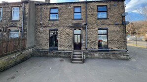Unclassified image, 5 of 31, button - BV Aparthotel Huddersfield Ideal for Business & Leisure Stays (Huddersfield)