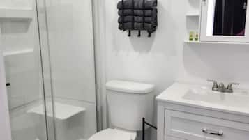 Superior Room, Non Smoking, Private Bathroom | Bathroom | Shower, towels, soap, shampoo