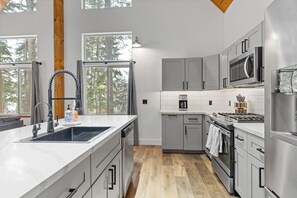 Micro-ondes, four, plaque de cuisson, lave-vaisselle