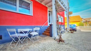 Terrace/patio - Good prices Good travel, 4 bedrooms and 2 bathrooms on 130sqm (Neuried)