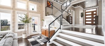 Luxe Lake Escape, Hot Tub, Firepit, Relax & Unwind!