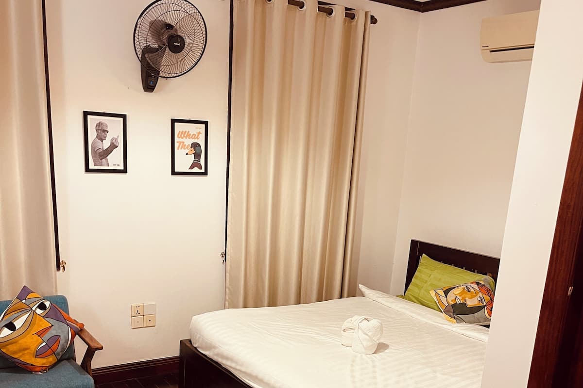 Free WiFi, bed sheets