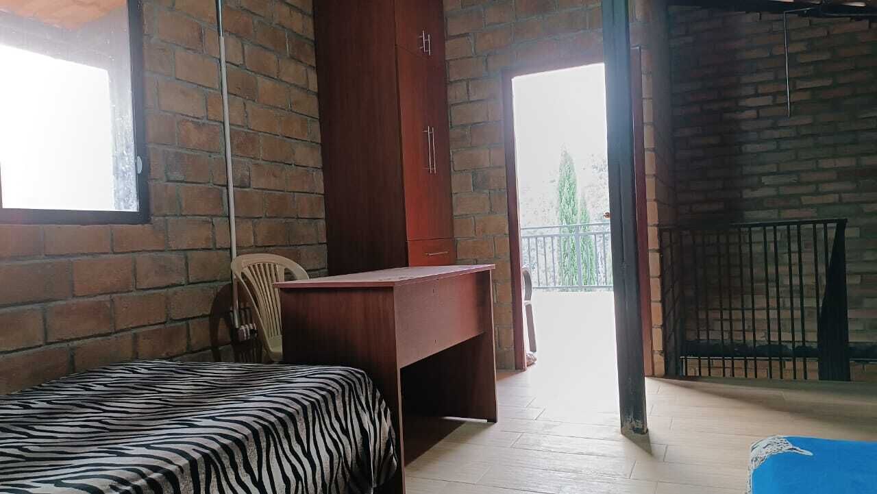 4 Schlafzimmer, Schreibtisch, Bügeleisen/Bügelbrett, WLAN