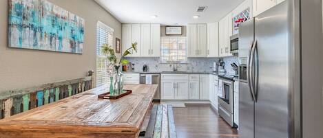 Mikrowelle, Ofen, Herdplatte, Geschirrspüler