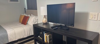 Cozy Hiker's Rest Stop with A/C, and Wifi in beautiful Agua Dulce.