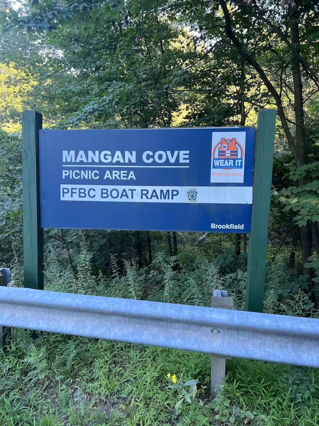 Naamplaatje voor Mangan Cove Picknickplaats en PFBC Boothelling in Brookfield.