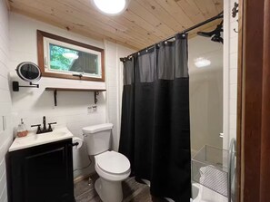Hair dryer, towels, soap, toilet paper - Cozy Cabin with Fireplace, Firepit, Close to Lake (Hawley)