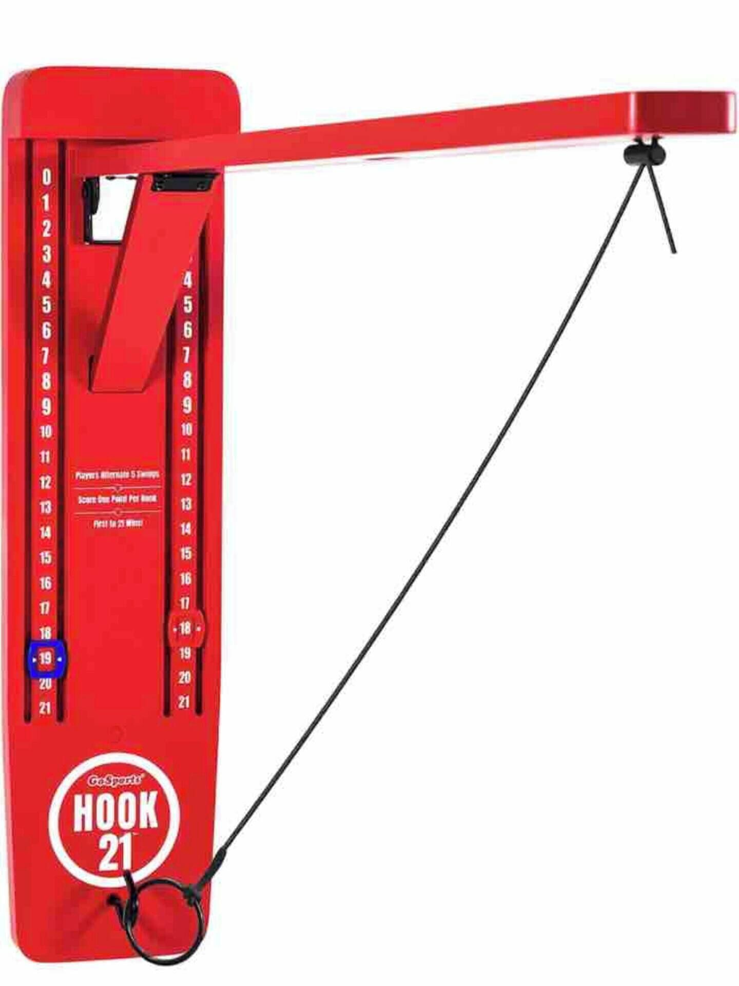 Un carrete de pesca rojo con una balanza graduada del 1 al 21, marcado como 'GoSports Hook 21'.