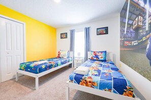 5 habitaciones, tabla de planchar con plancha y cuna de viaje 