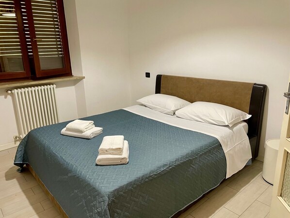 3 makuuhuonetta, työpöytä, silitysrauta/-lauta, Wi-Fi