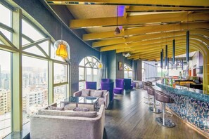 A spacious bar area with high ceilings and large windows offering a city view. - Joyc Hotel Dongguan (Dongguan)