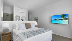 5 bedrooms, iron/ironing board, WiFi, bed sheets