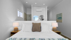 5 habitaciones, tabla de planchar con plancha, wifi y ropa de cama 