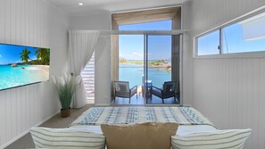 5 bedrooms, iron/ironing board, WiFi, bed sheets