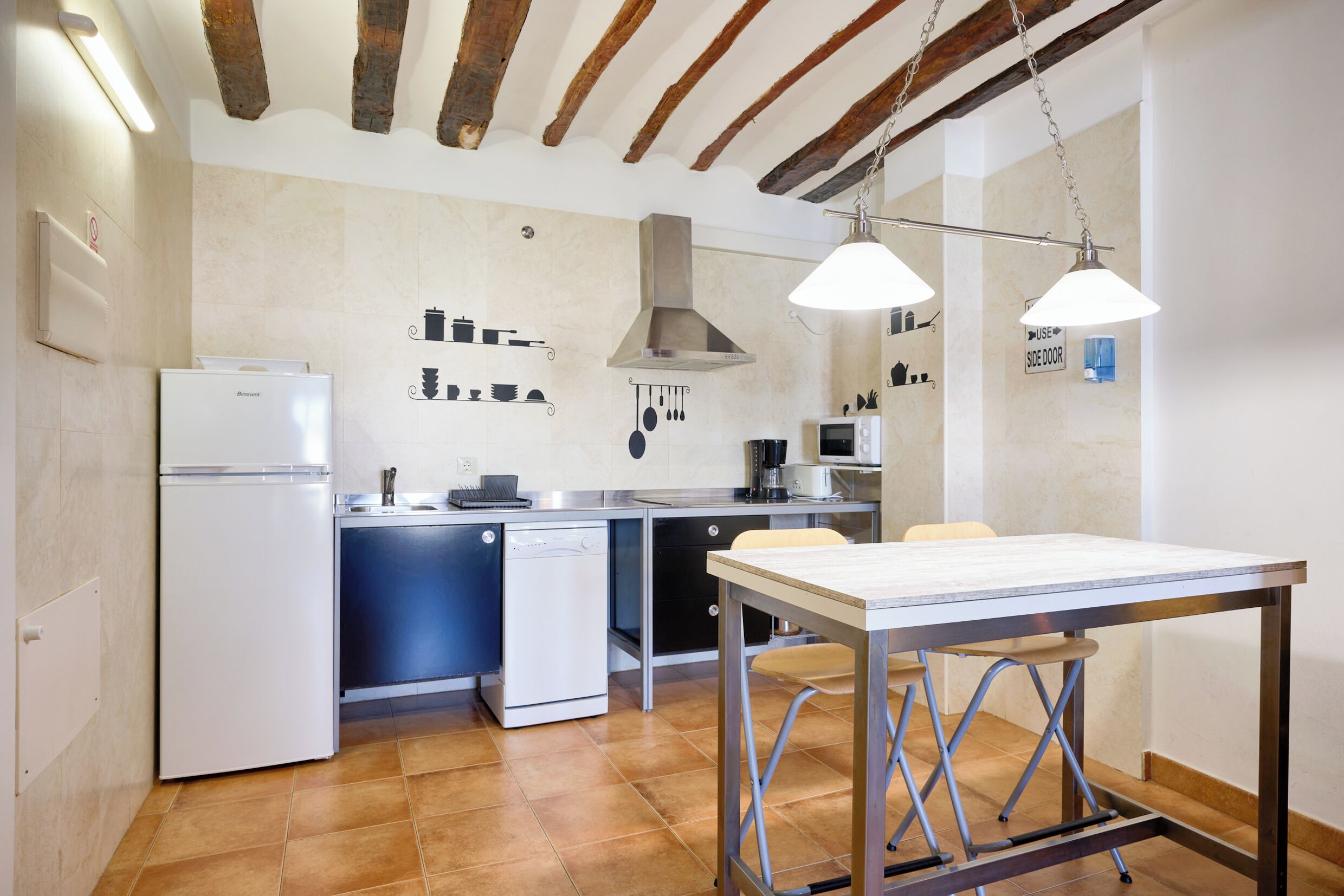 Superior Studio, Courtyard View | Private kitchen | Mini-fridge, microwave, stovetop, dishwasher