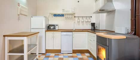 Premier Apartment, City View | Private kitchen