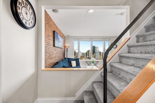 Breathtaking views of Pittsburgh from Mt. Washington! Rooftop deck + parking!