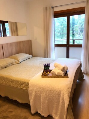 2 bedrooms, iron/ironing board, free WiFi, bed sheets