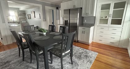 Cozy 3 bedroom in a friendly neighborhood close to I-93!