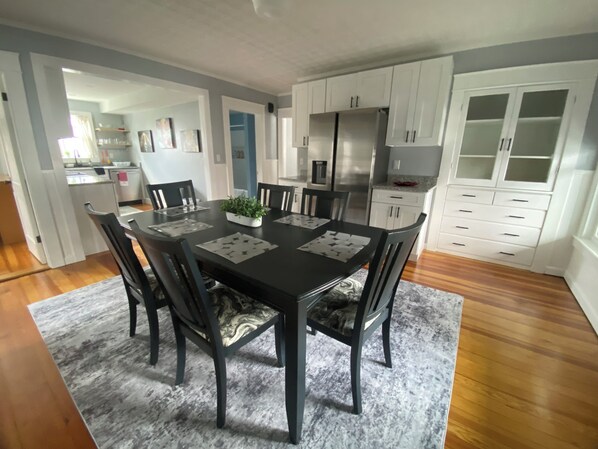 Dining - Cozy 3 bedroom in a friendly neighborhood close to I-93! (Manchester)