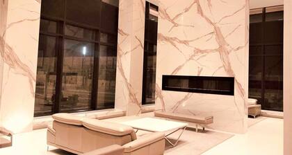 Luxury Lakefront Oasis❤️ Stunning Views of the Lake, Harbour & Toronto Skyline❤️