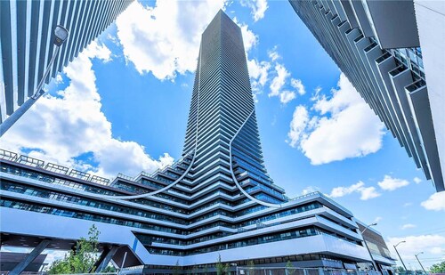 Luxury Lakefront Oasis❤️ Stunning Views of the Lake, Harbour & Toronto Skyline❤️