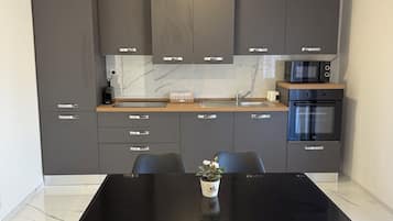 Espresso maker, coffee/tea maker, electric kettle, dining tables