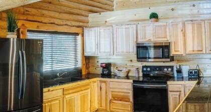 River Lodge Family Cabin - Unwind by nature's beauty!