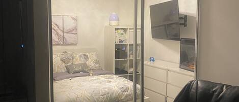 2 bedrooms, WiFi, bed sheets, wheelchair access