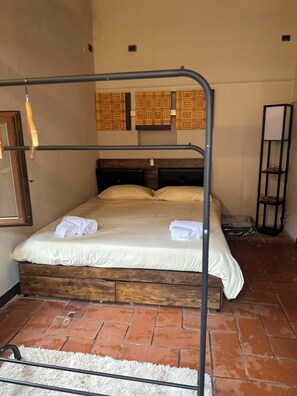 1 bedroom, desk, iron/ironing board, free WiFi