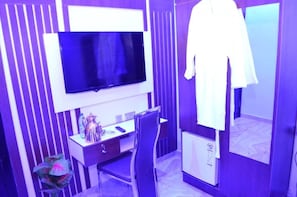 ห้องลักซ์ชัวรี่ | ตู้นิรภัยในห้องพัก, โต๊ะทำงาน, พื้นที่ทำงานแบบใช้แล็ปท็อป, Wi-Fi ฟรี