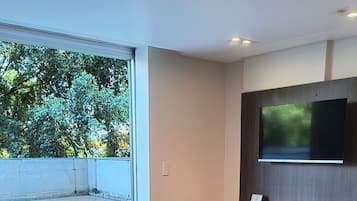 1 Schlafzimmer, Schreibtisch, Bügeleisen/Bügelbrett, Reisekinderbett