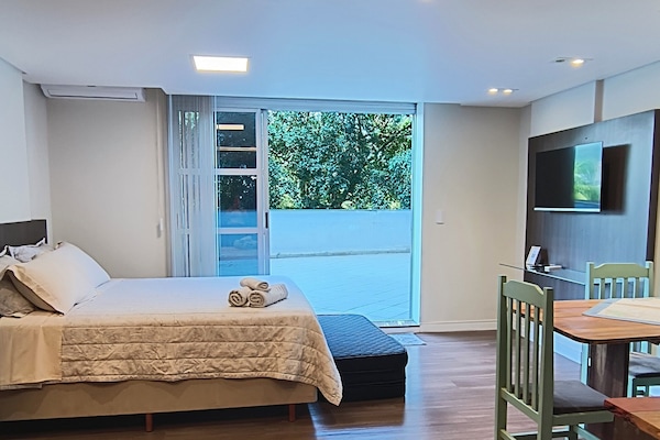 1 Schlafzimmer, Schreibtisch, BĂŒgeleisen/BĂŒgelbrett, Reisekinderbett