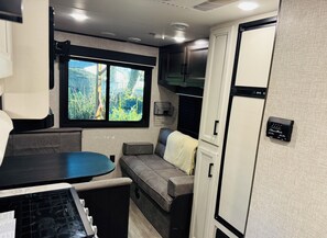 Interior - Comfort and relaxation at Black Lake in Olympia (Olympia)
