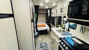 Refrigerador, microondas, horno, placa de cocina