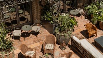 Loft (Courtyard) | Terrace/patio
