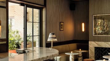 酒吧(店内)