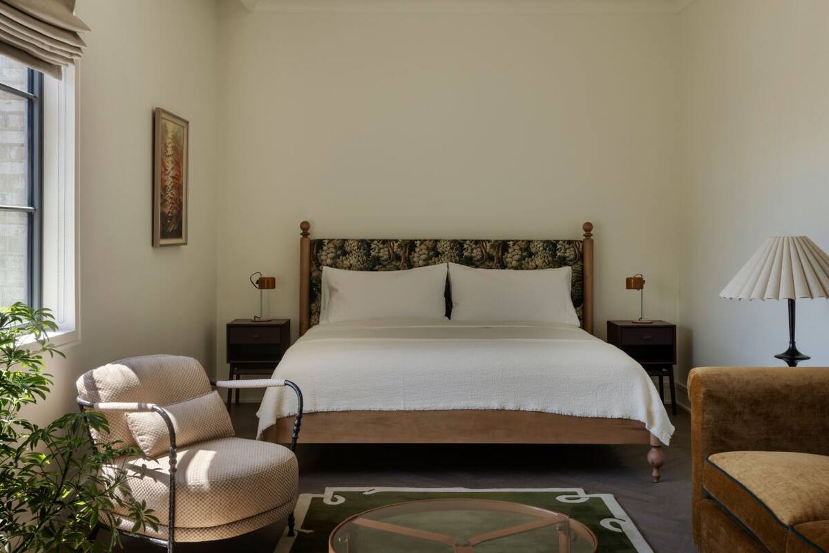 Loft (Courtyard) | Minibar, in-room safe, WiFi (free), bed sheets