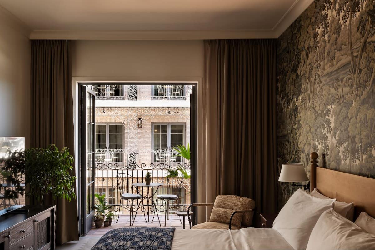 Minibar, in-room safe, free WiFi, bed sheets