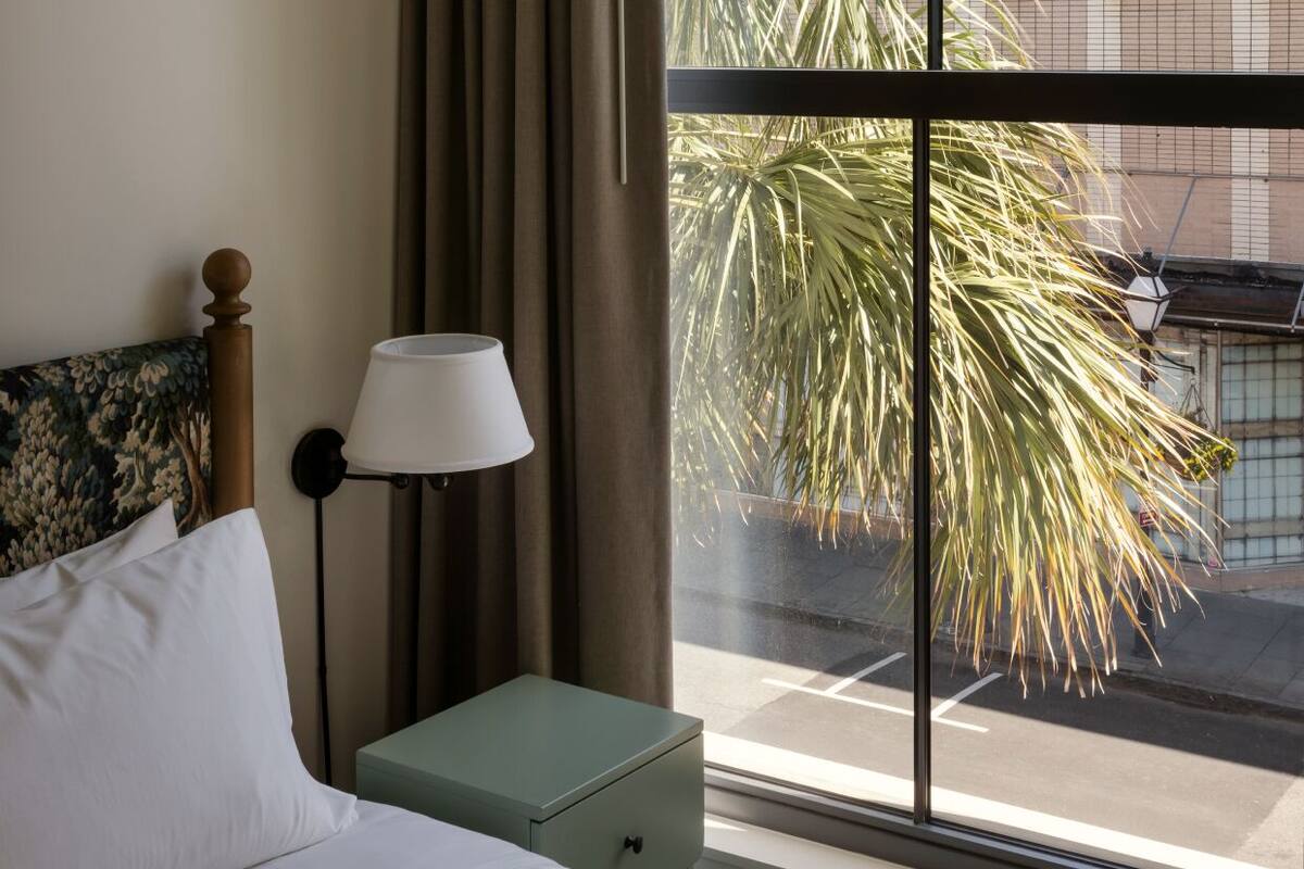 Room, 1 King Bed, Mobility Accessible | Minibar, in-room safe, WiFi (free), bed sheets