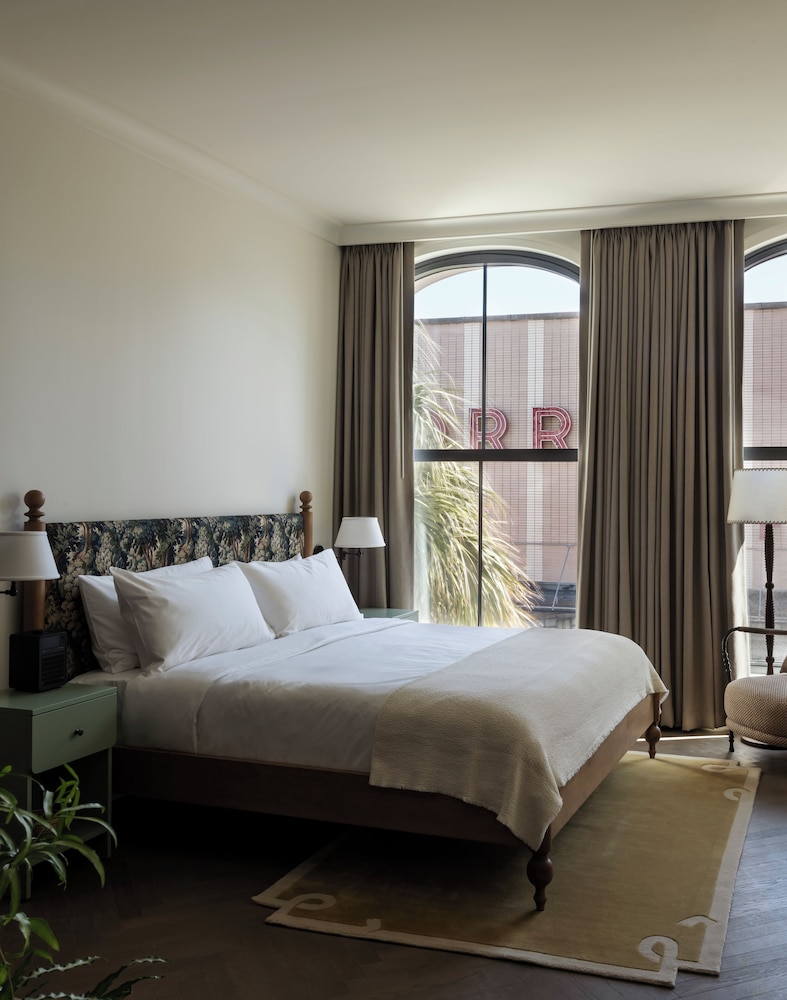 The Nickel Hotel by null