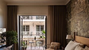 Room, Balcony
