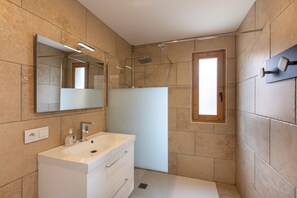 Bathroom - Le Cocon du Lac - Vue montagnes (Les Angles)