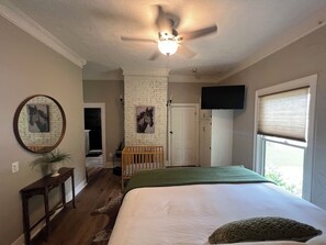 3 Schlafzimmer, Schreibtisch, Bügeleisen/Bügelbrett, Reisekinderbett