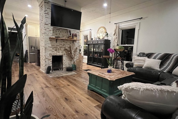 Smart-TV, bøker, stereoanlegg og printere