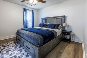 3 soverom, skrivebord, wi-fi (inkludert) og sengetøy